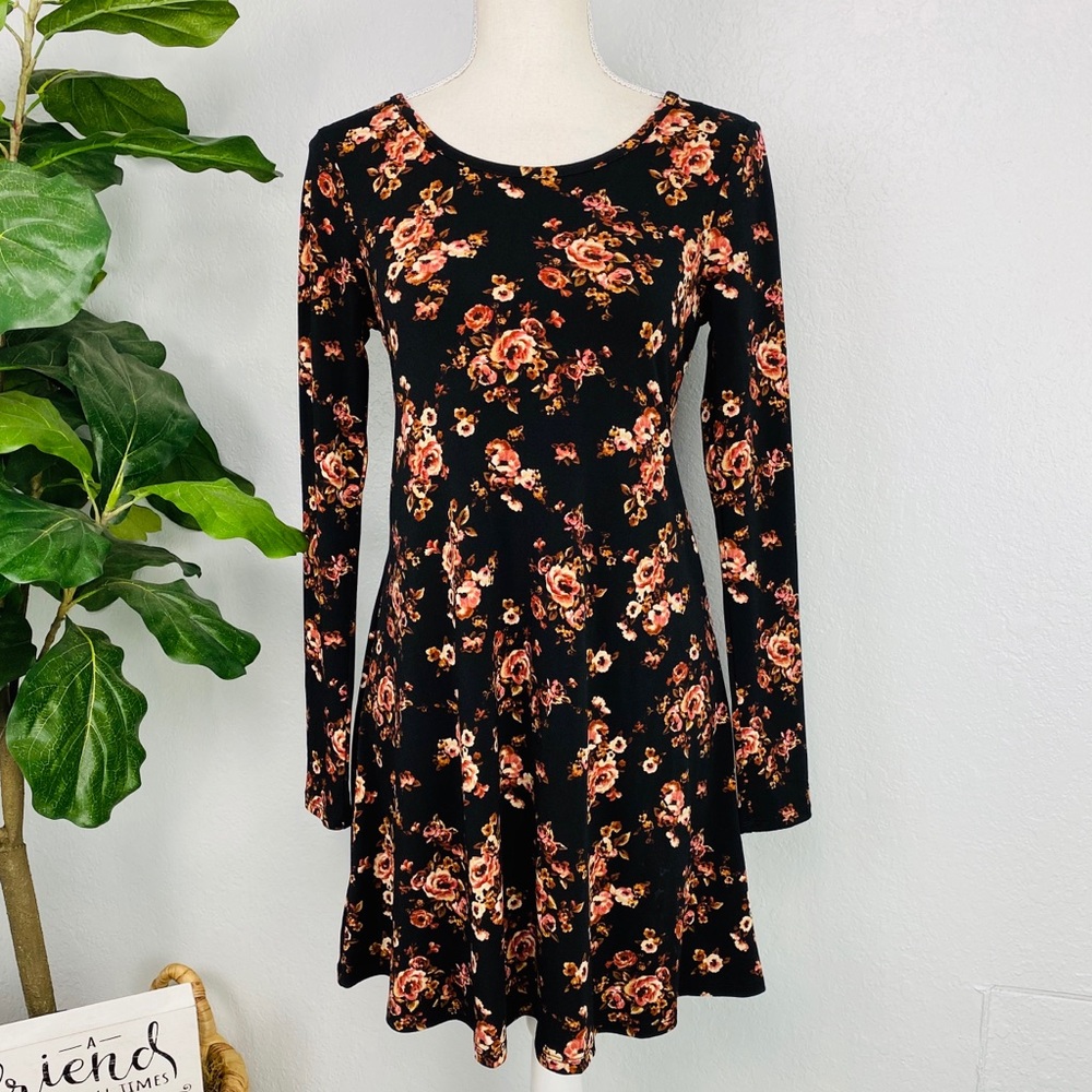 BLACK LONG SLEEVE FLORAL DRESS